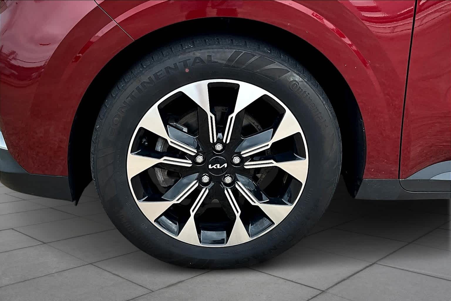 2022 Kia Carnival EX photo 9