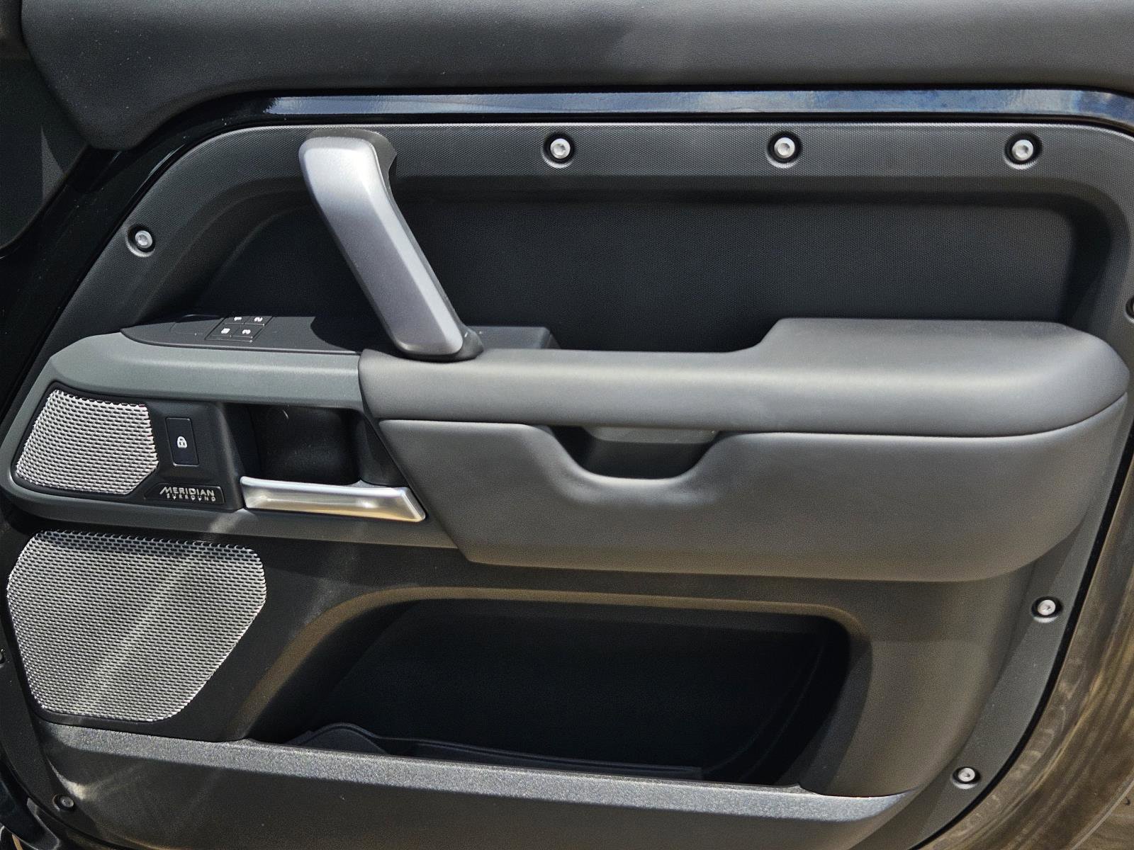 2023 Land Rover Defender X-Dynamic SE photo 43