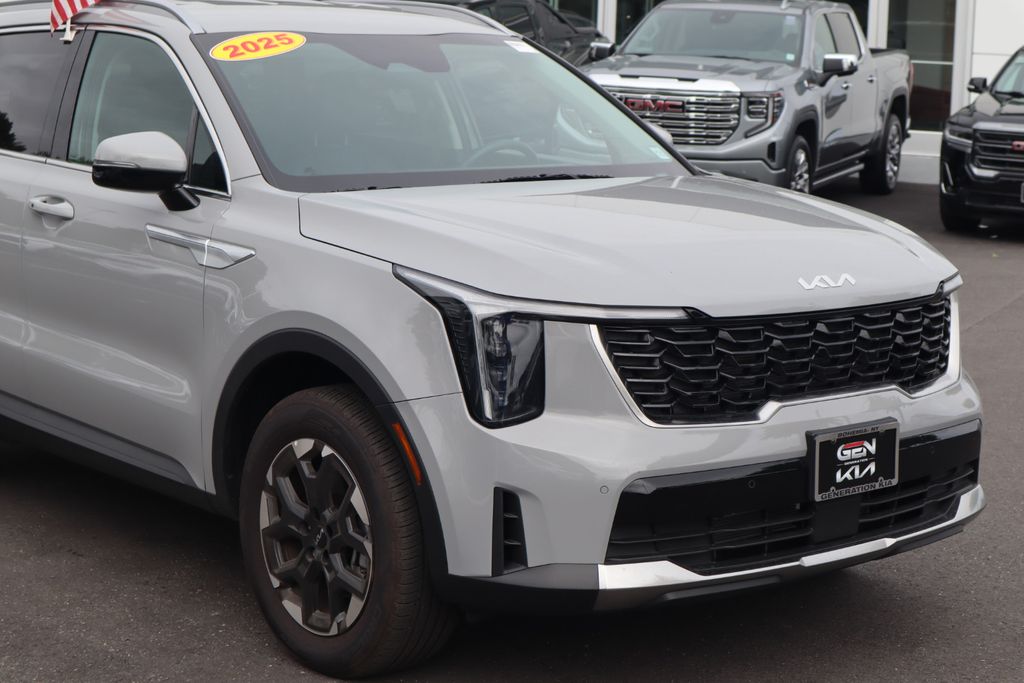 2025 Kia Sorento S photo 2