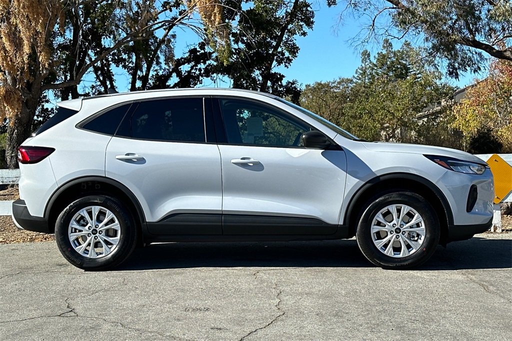 2025 Ford Escape Active photo 3