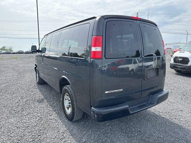 2017 Chevrolet Express Passenger 2500 LS photo 4