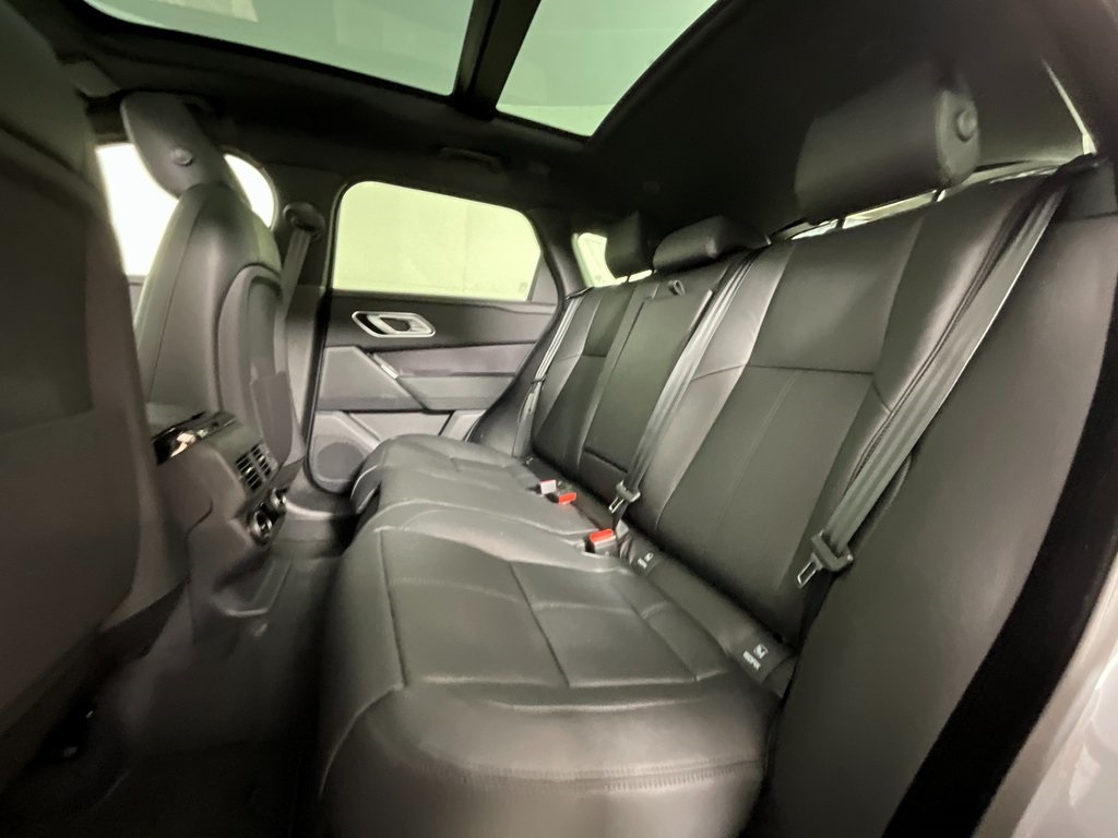 2026 Land Rover Range Rover Velar SE photo 4