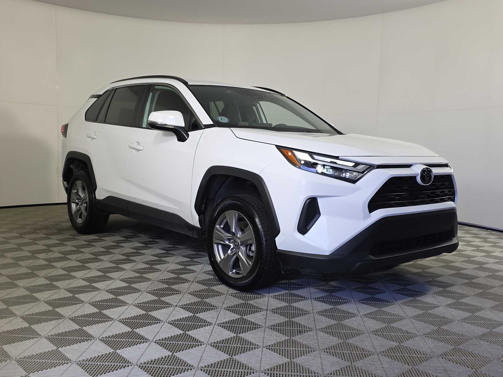 2024 Toyota RAV4 XLE's photo