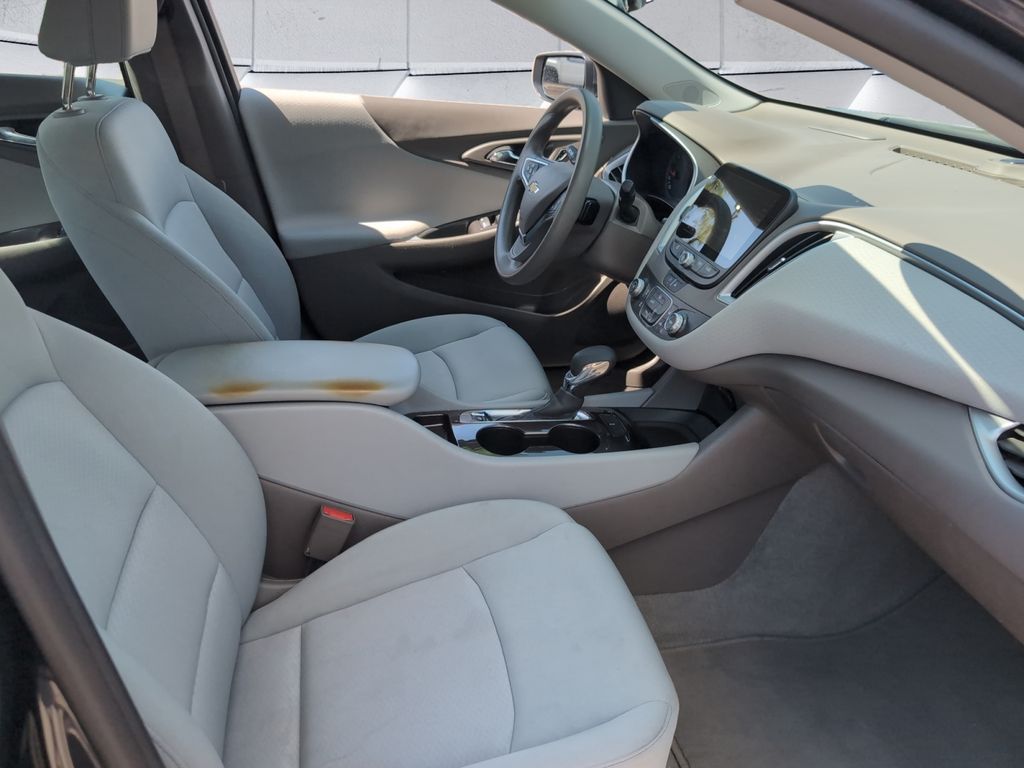 2023 Chevrolet Malibu LS photo 13