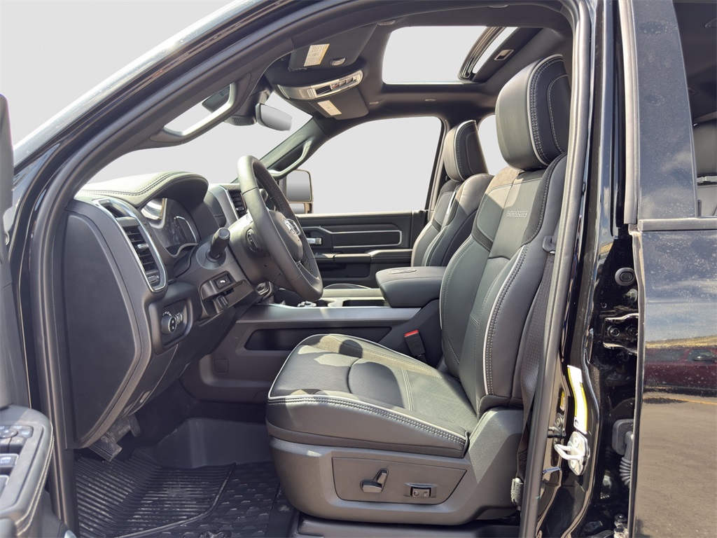 2025 Ram 2500 Laramie photo 9
