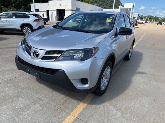 2015 Toyota RAV4 LE photo 4