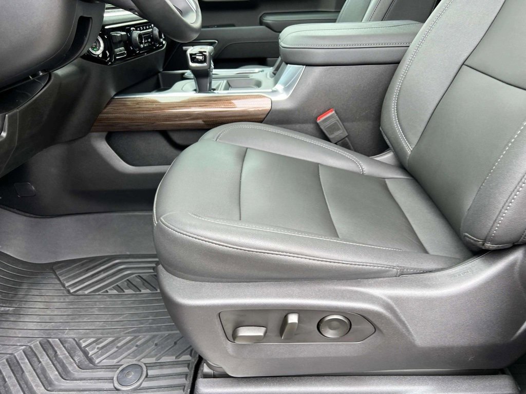 2024 Chevrolet Silverado 1500 RST photo 18
