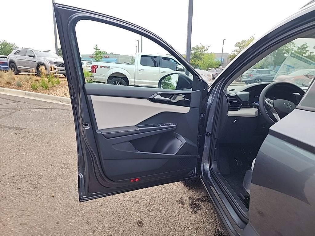 2025 Volkswagen Taos S photo 9