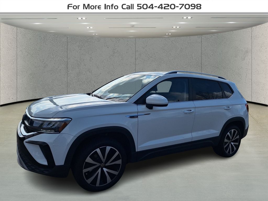 2024 Volkswagen Taos SE's photo