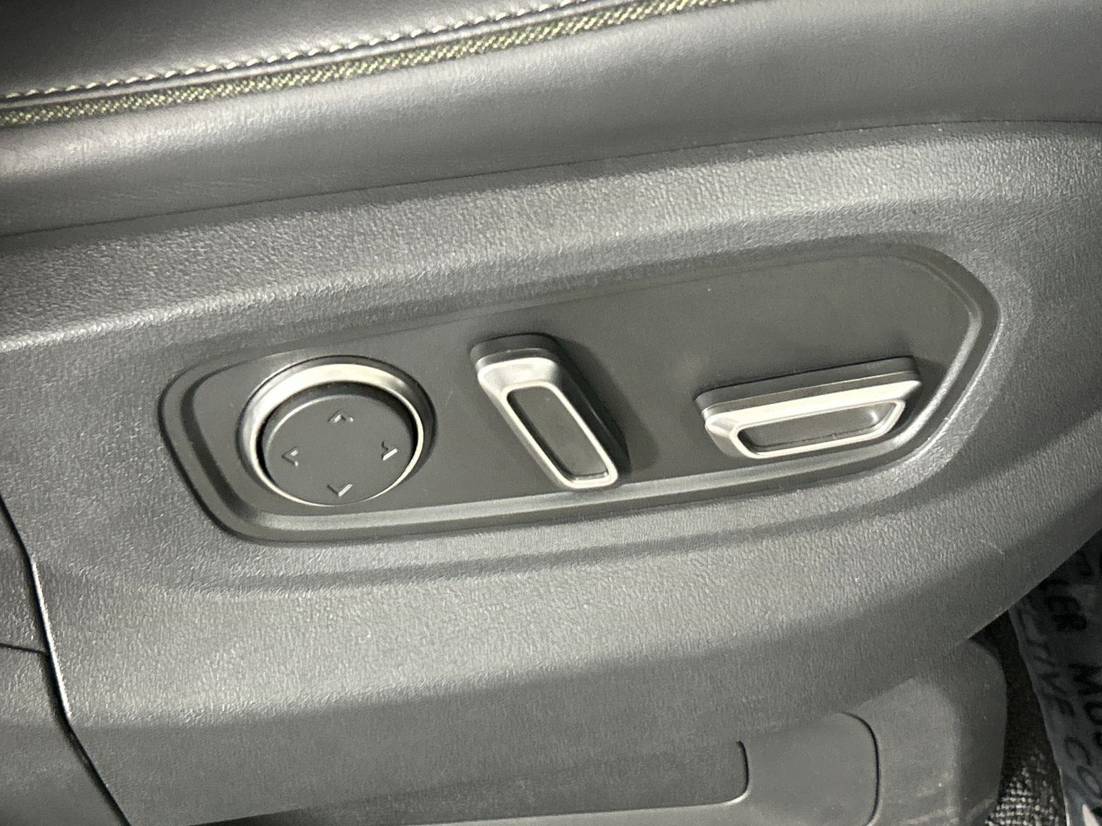 2025 Rivian R1S Adventure photo 33