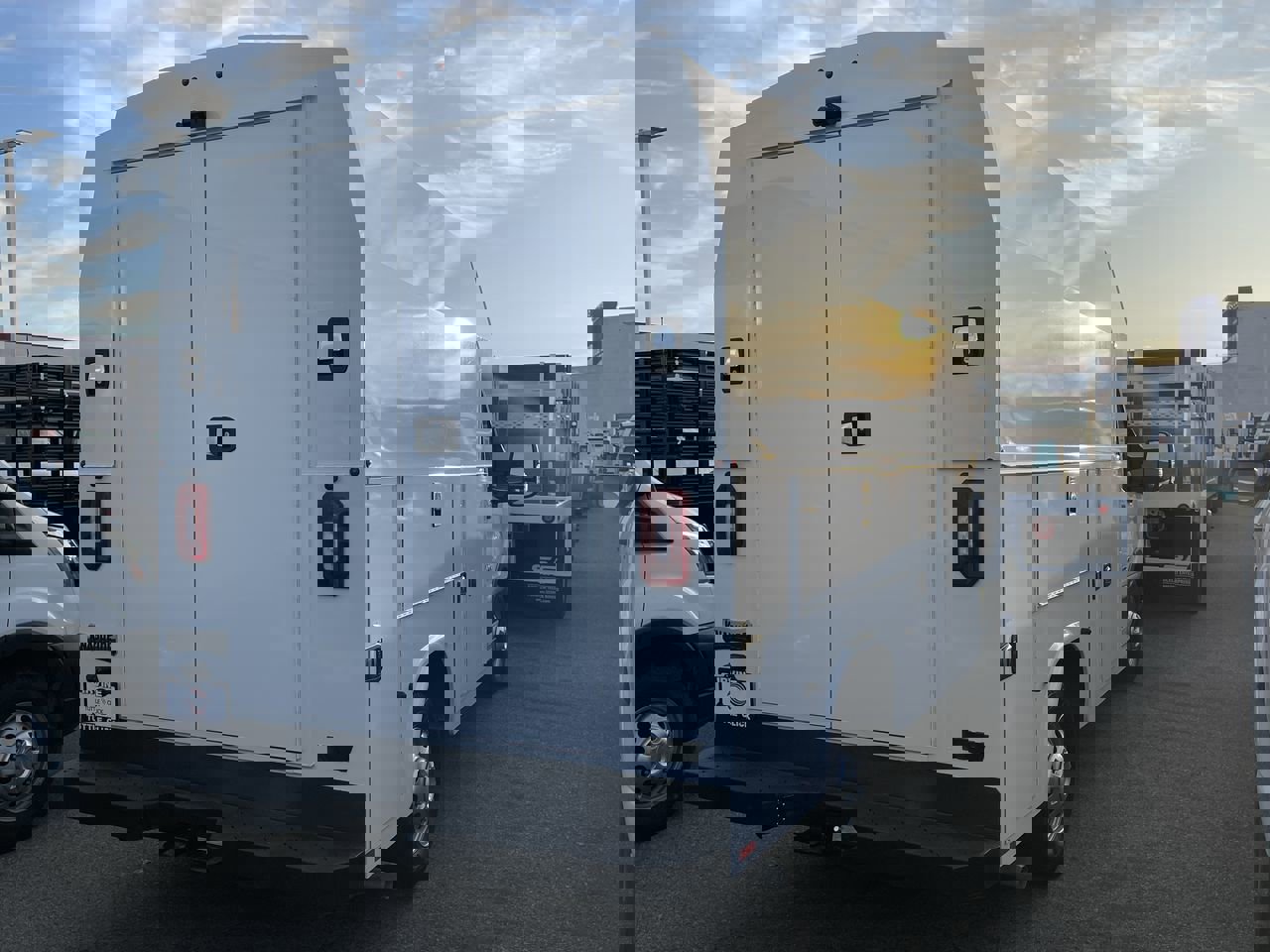 2024 Ford Transit Cutaway photo 3