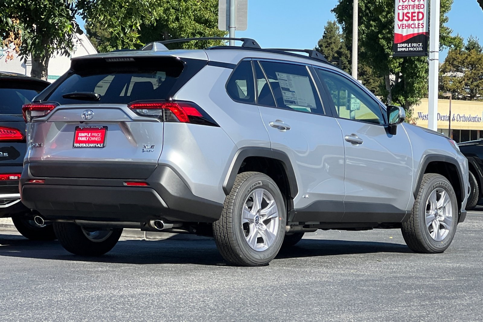 2025 Toyota RAV4 Hybrid XLE photo 3
