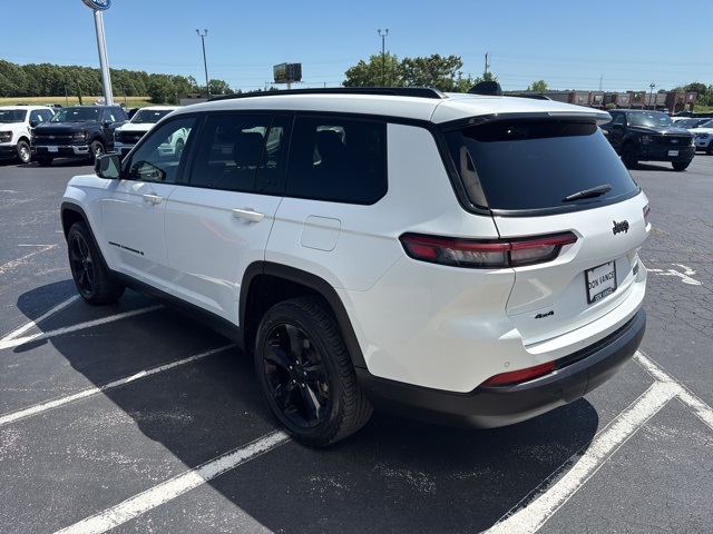 2023 Jeep Grand Cherokee Altitude photo 2