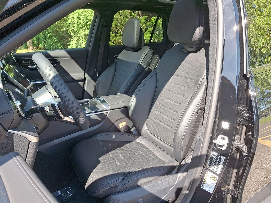 2025 Mercedes Benz GLC 350e 4MATIC photo 9