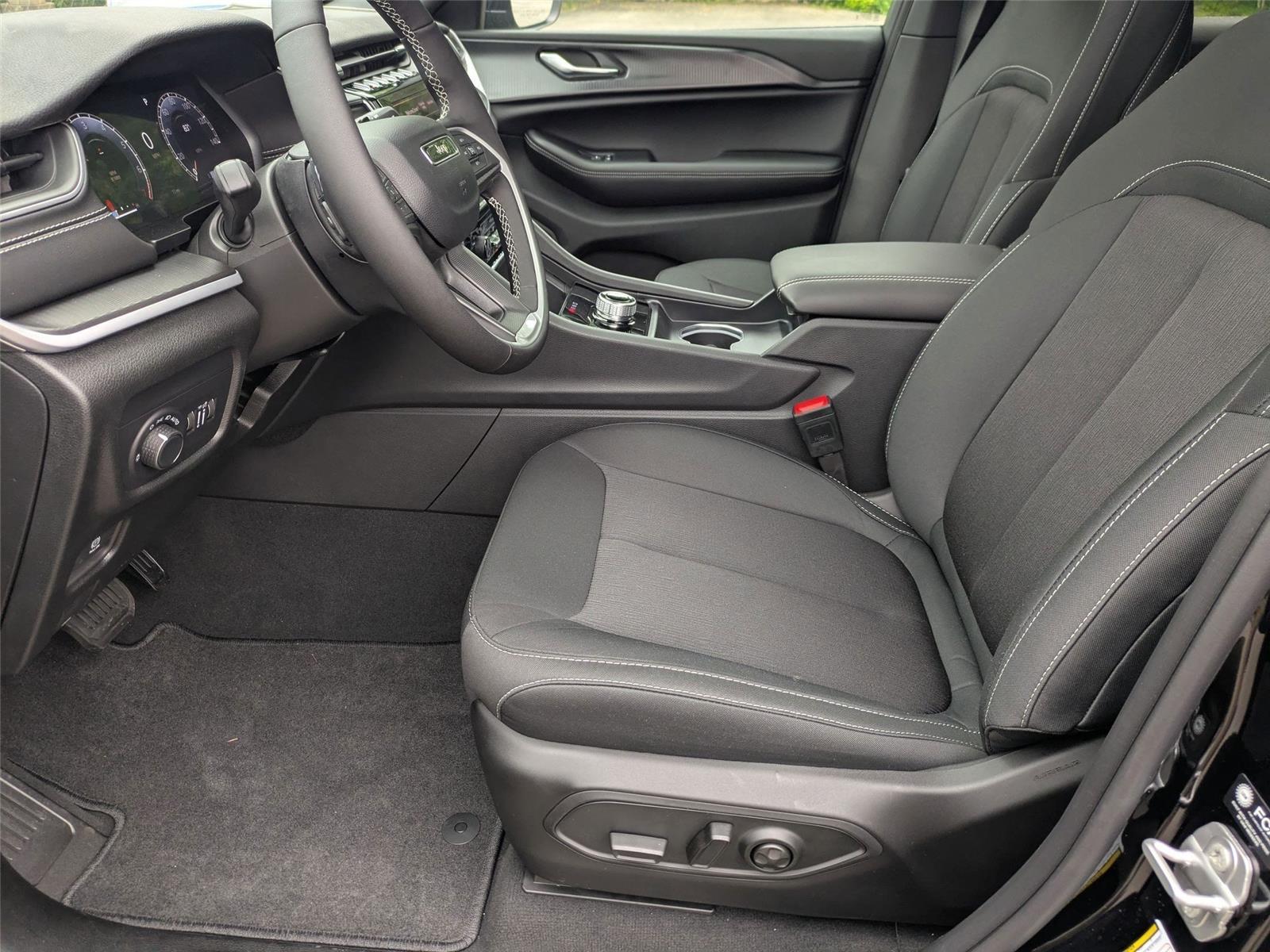 2025 Jeep Grand Cherokee Laredo X photo 21