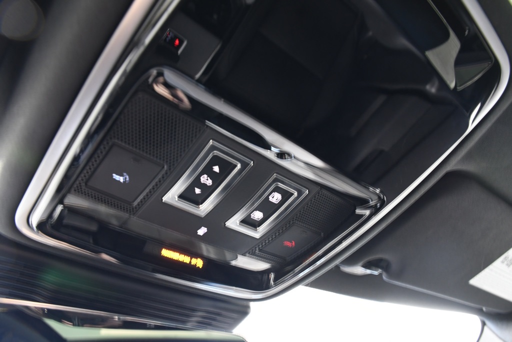 2025 Land Rover Range Rover Velar SE photo 31
