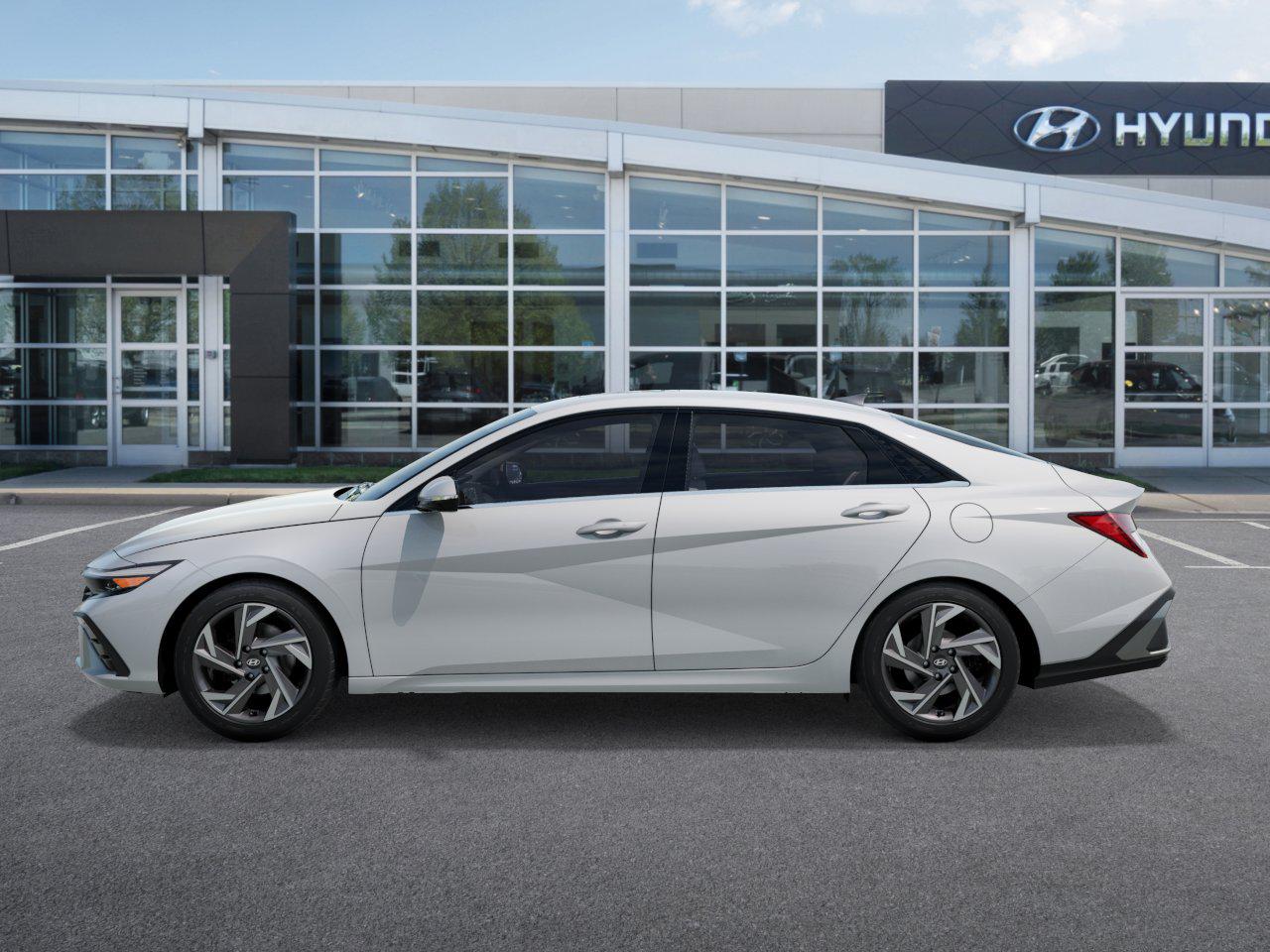 2025 Hyundai Elantra Hybrid Limited photo 2