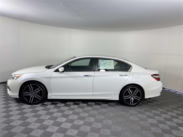 2017 Honda Accord Sport photo 4
