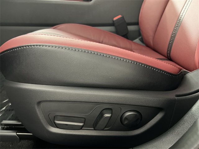 2025 Mazda CX-50 Premium photo 12