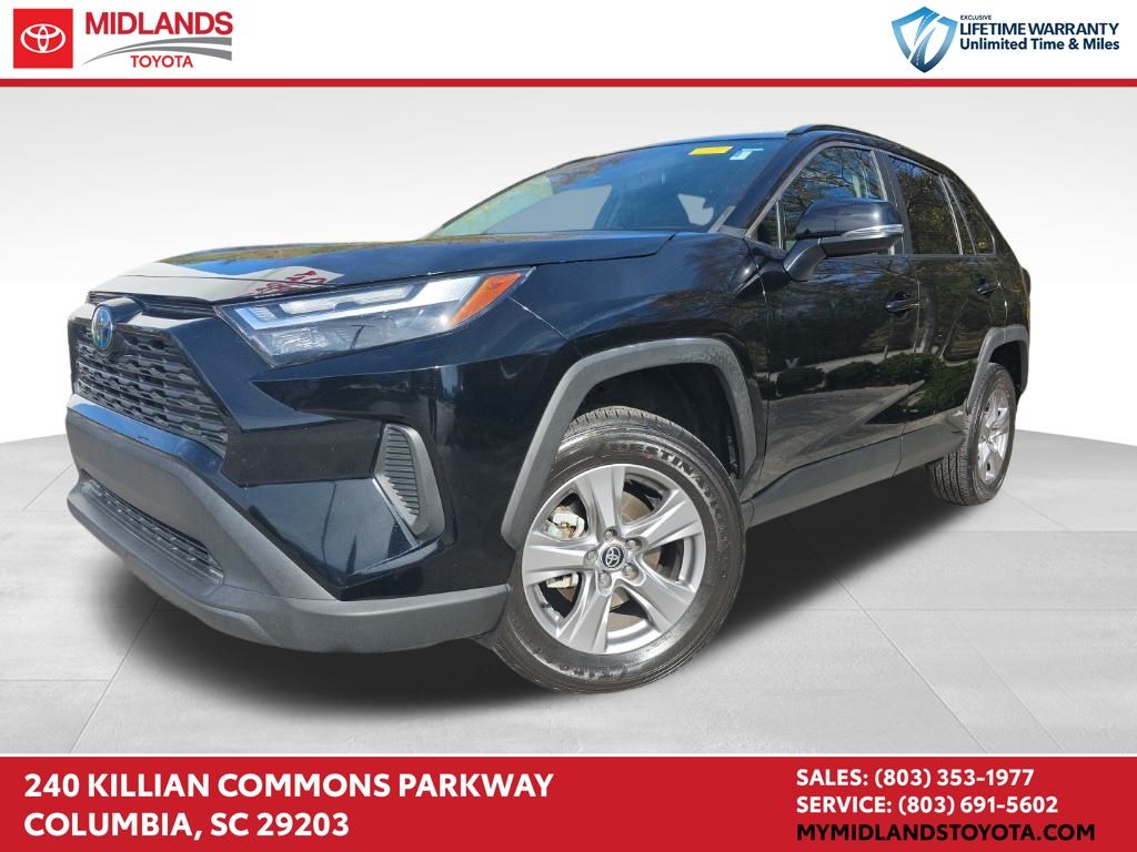 2024 Toyota RAV4 XLE's photo