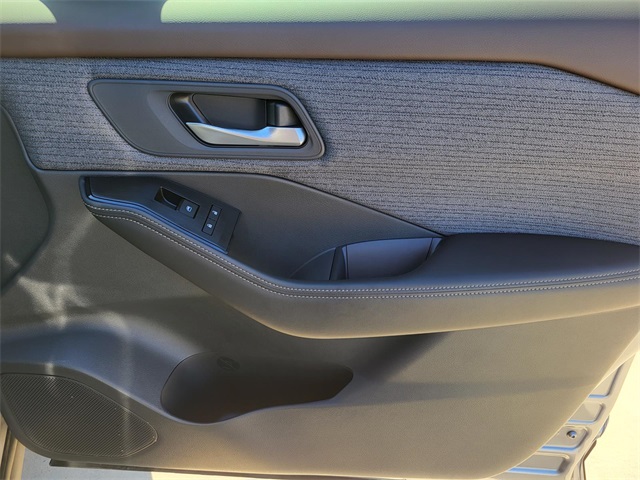 2022 Nissan Rogue SV photo 4