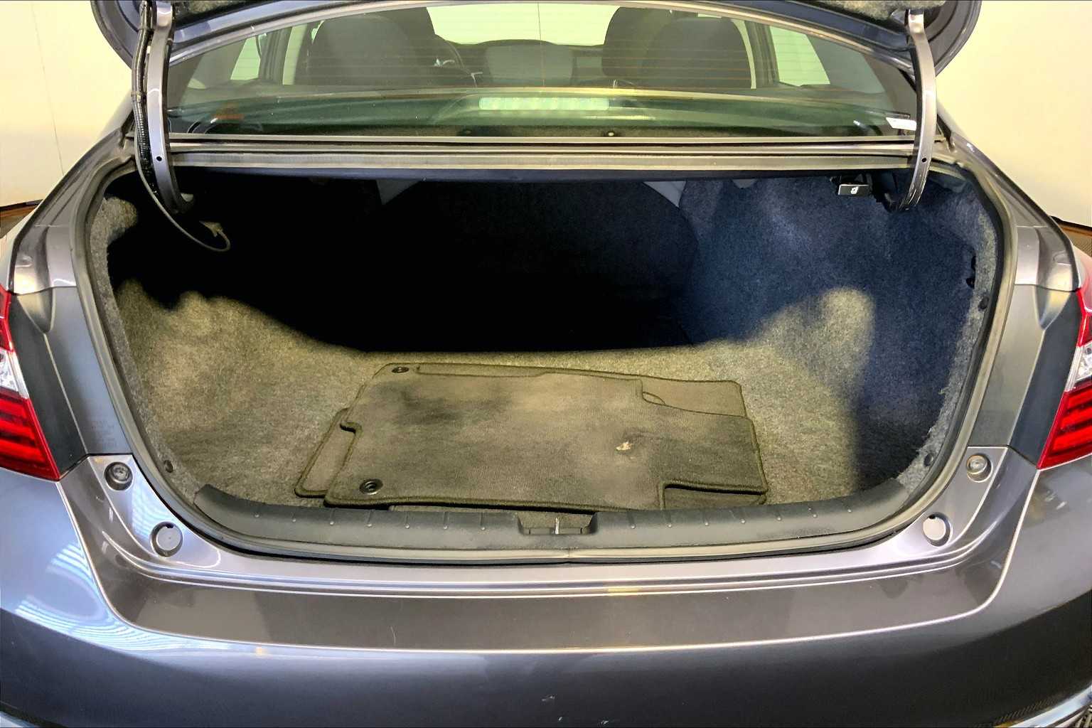 2016 Honda Accord LX photo 32
