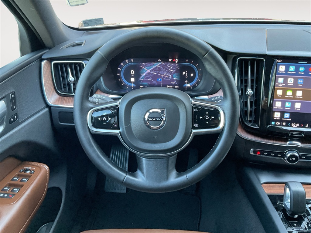 2024 Volvo XC60 B5 Plus photo 12