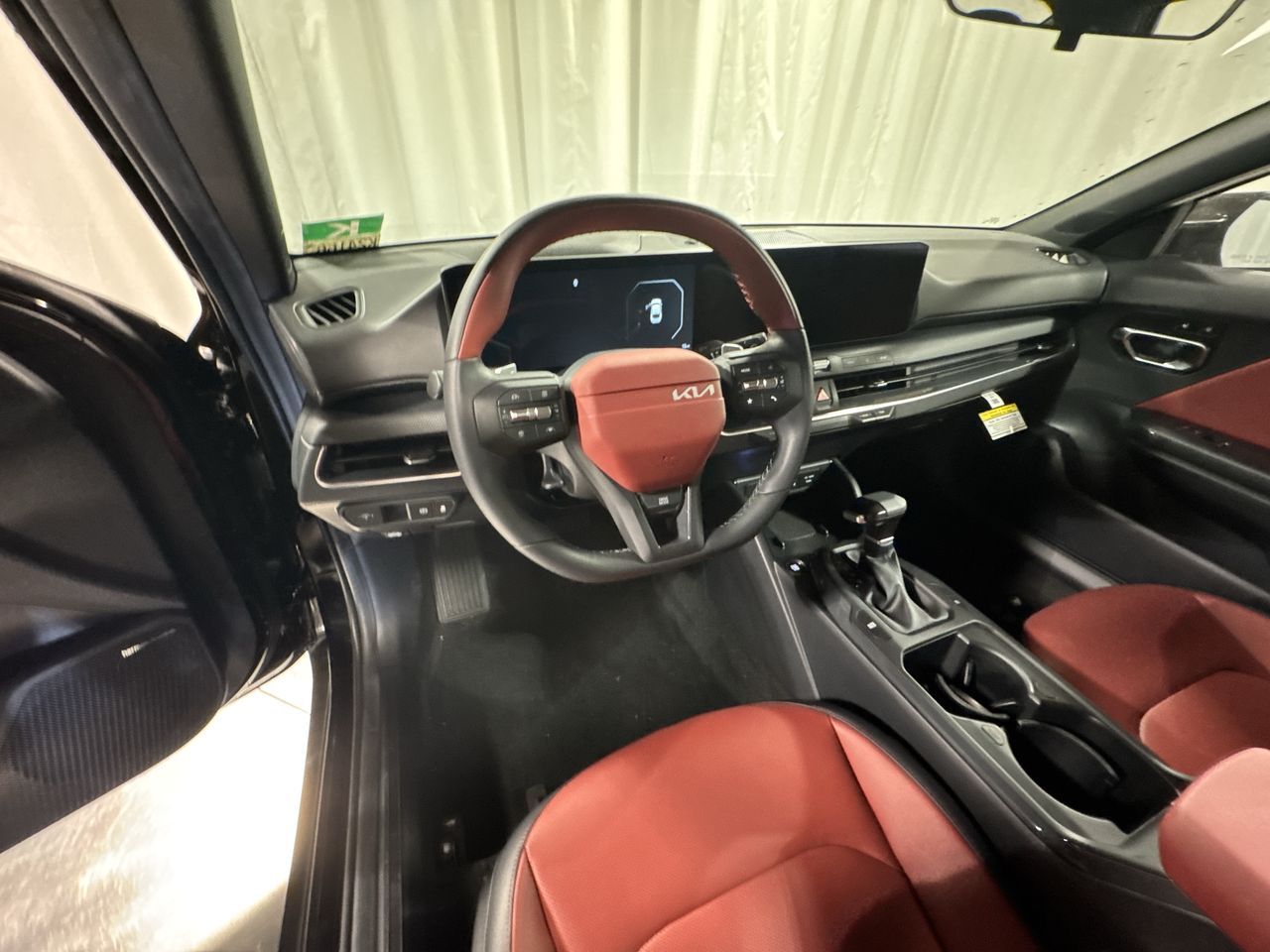 2025 Kia K4 GT-Line photo 3