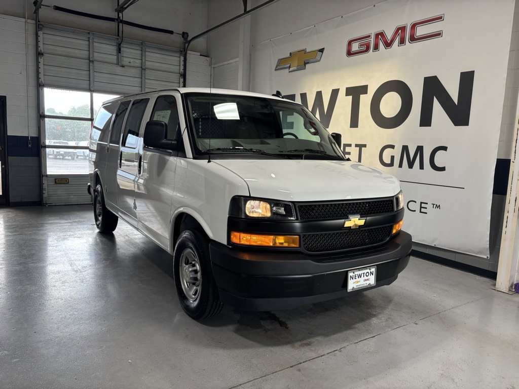 2025 Chevrolet Express Cargo 2500 photo 2