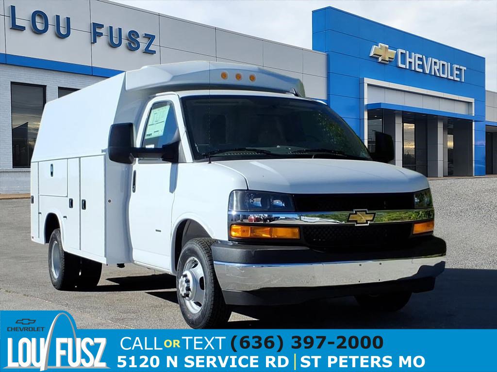 2025 Chevrolet Express Cutaway Base's photo
