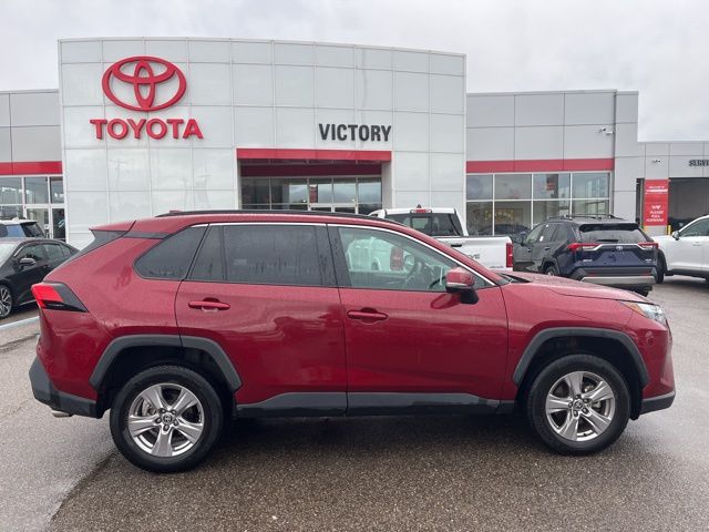 2025 Toyota RAV4 XLE photo 3
