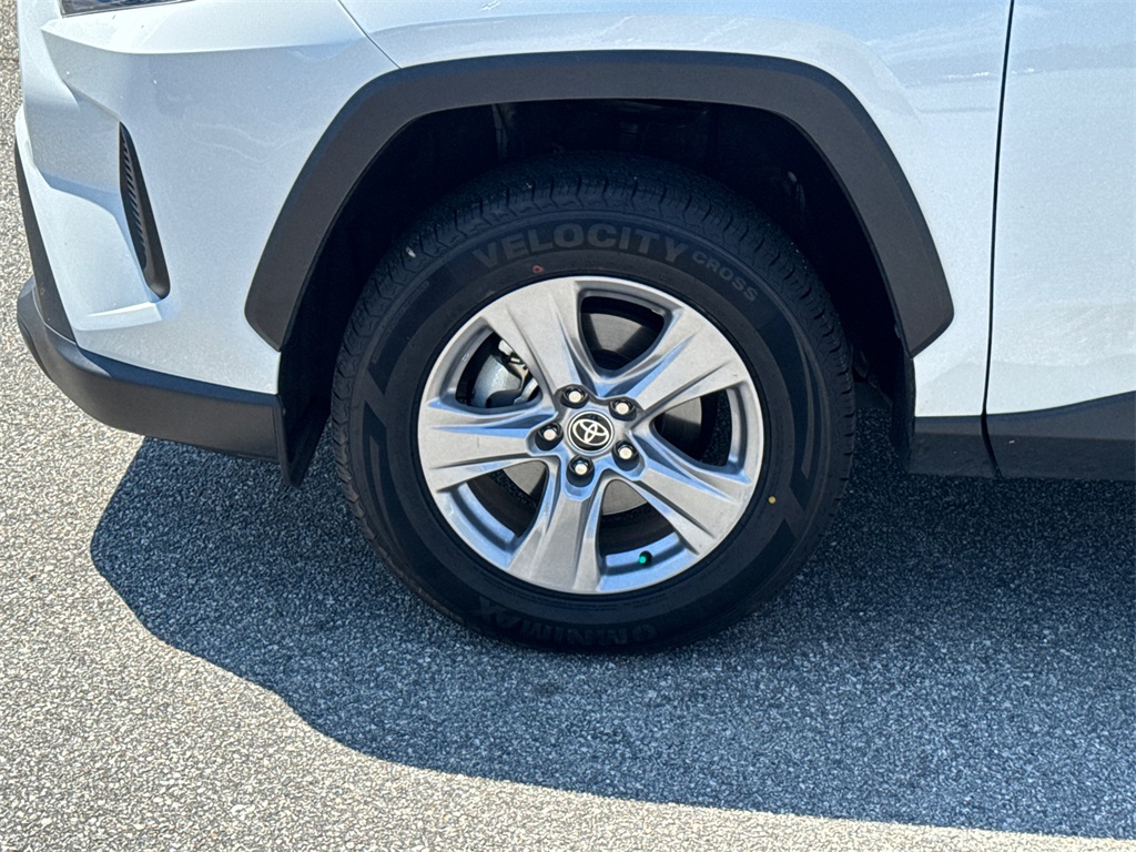 2022 Toyota RAV4 XLE photo 10