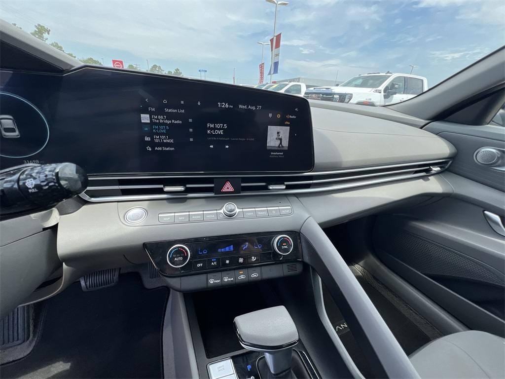 2024 Hyundai Elantra SEL photo 25