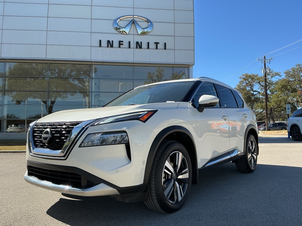 2023 Nissan Rogue Platinum's photo