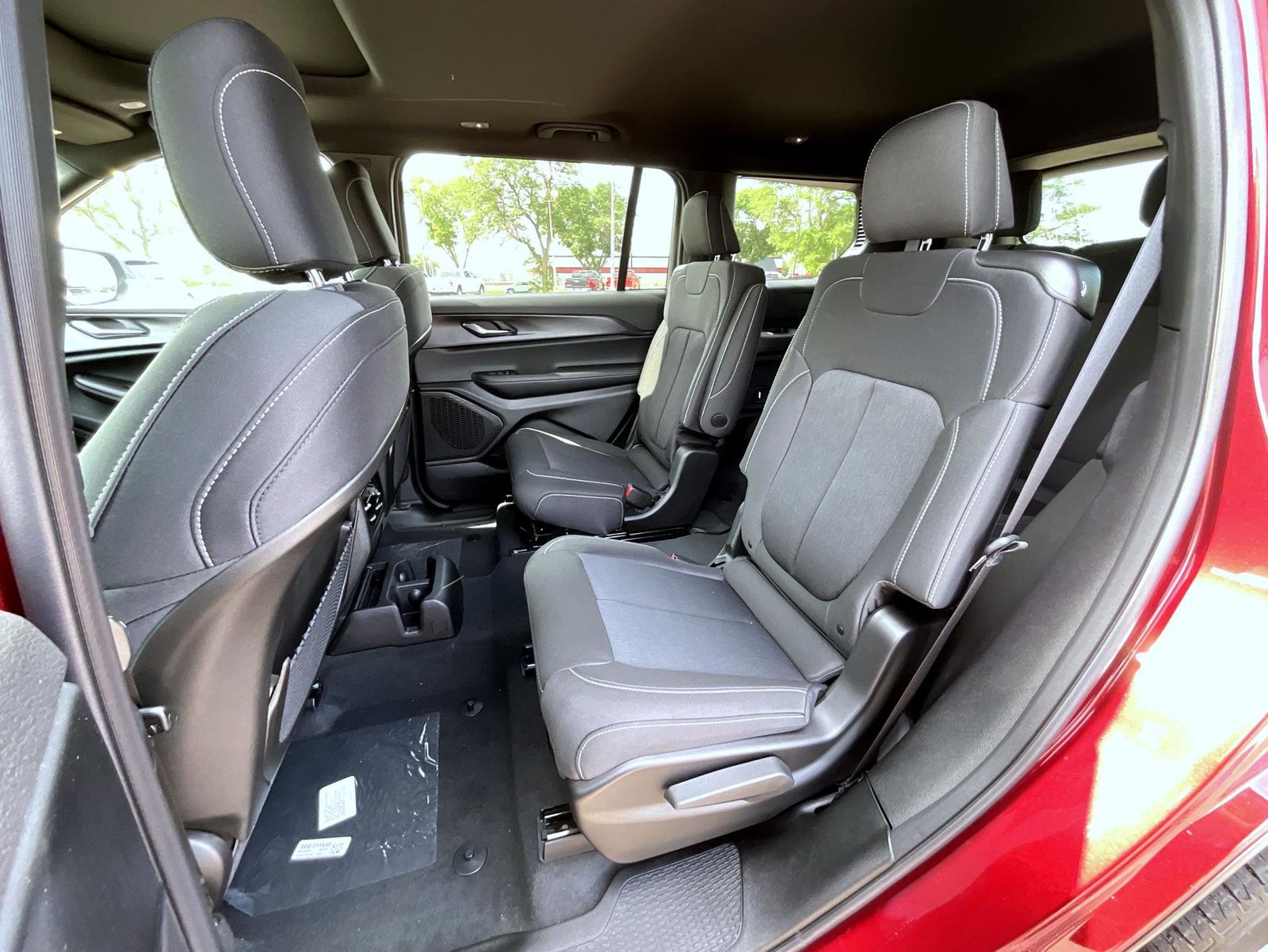 2025 Jeep Grand Cherokee Laredo photo 12