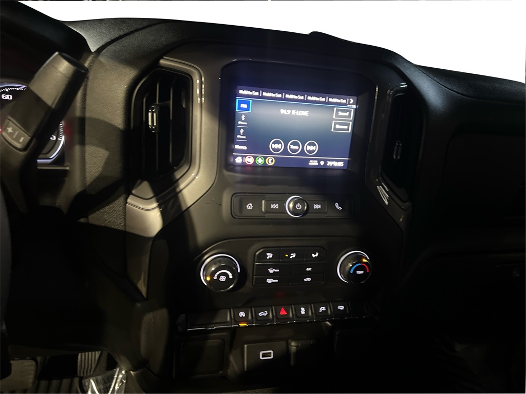 2020 Chevrolet Silverado 1500 Custom photo 13