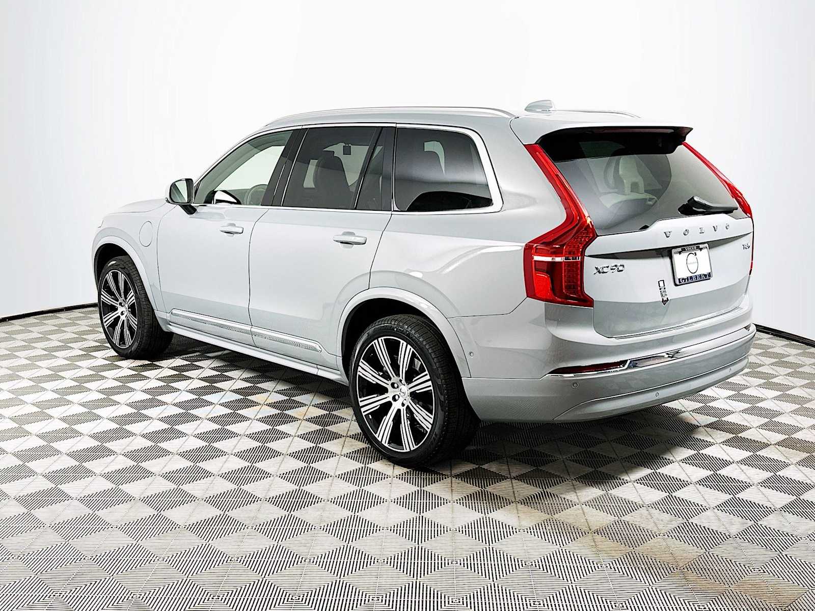 2025 Volvo XC90 T8 AWD Plus photo 4