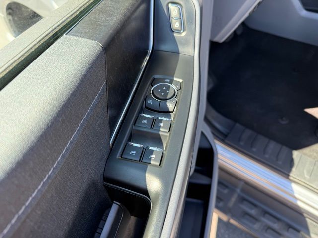 2025 Ford F-150 Lightning XLT photo 14