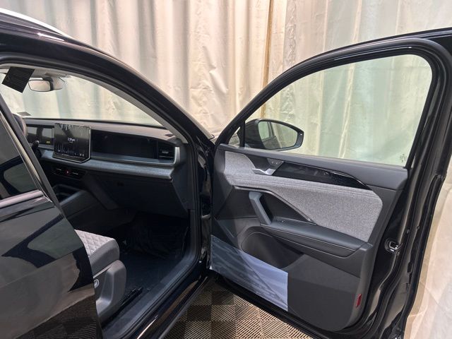2025 Volkswagen Tiguan S photo 28