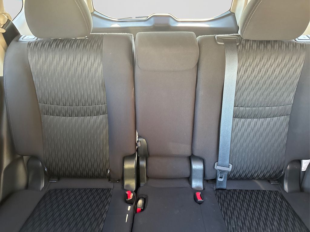 2019 Nissan Rogue SV photo 15