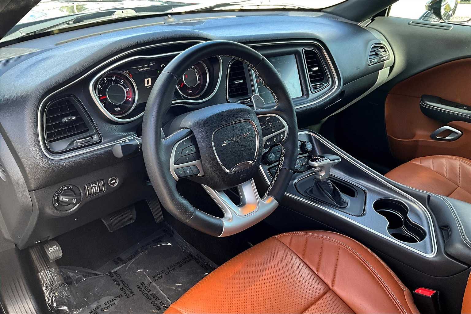 2016 Dodge Challenger SRT8 392 photo 17