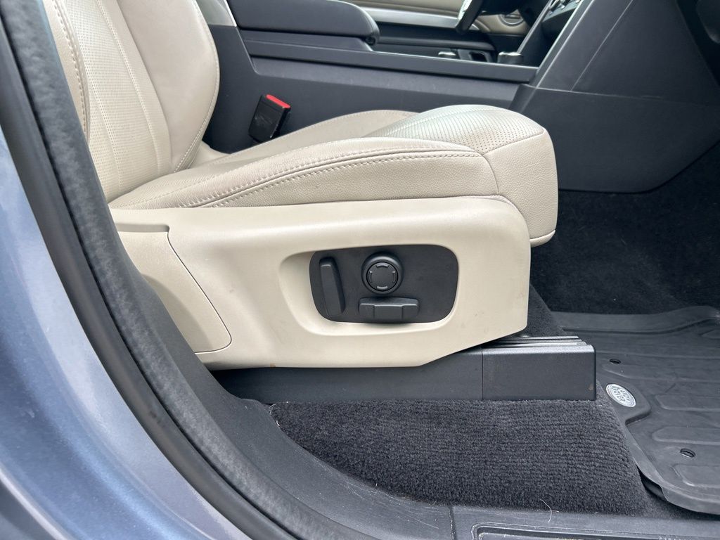 2020 Land Rover Discovery Landmark photo 34