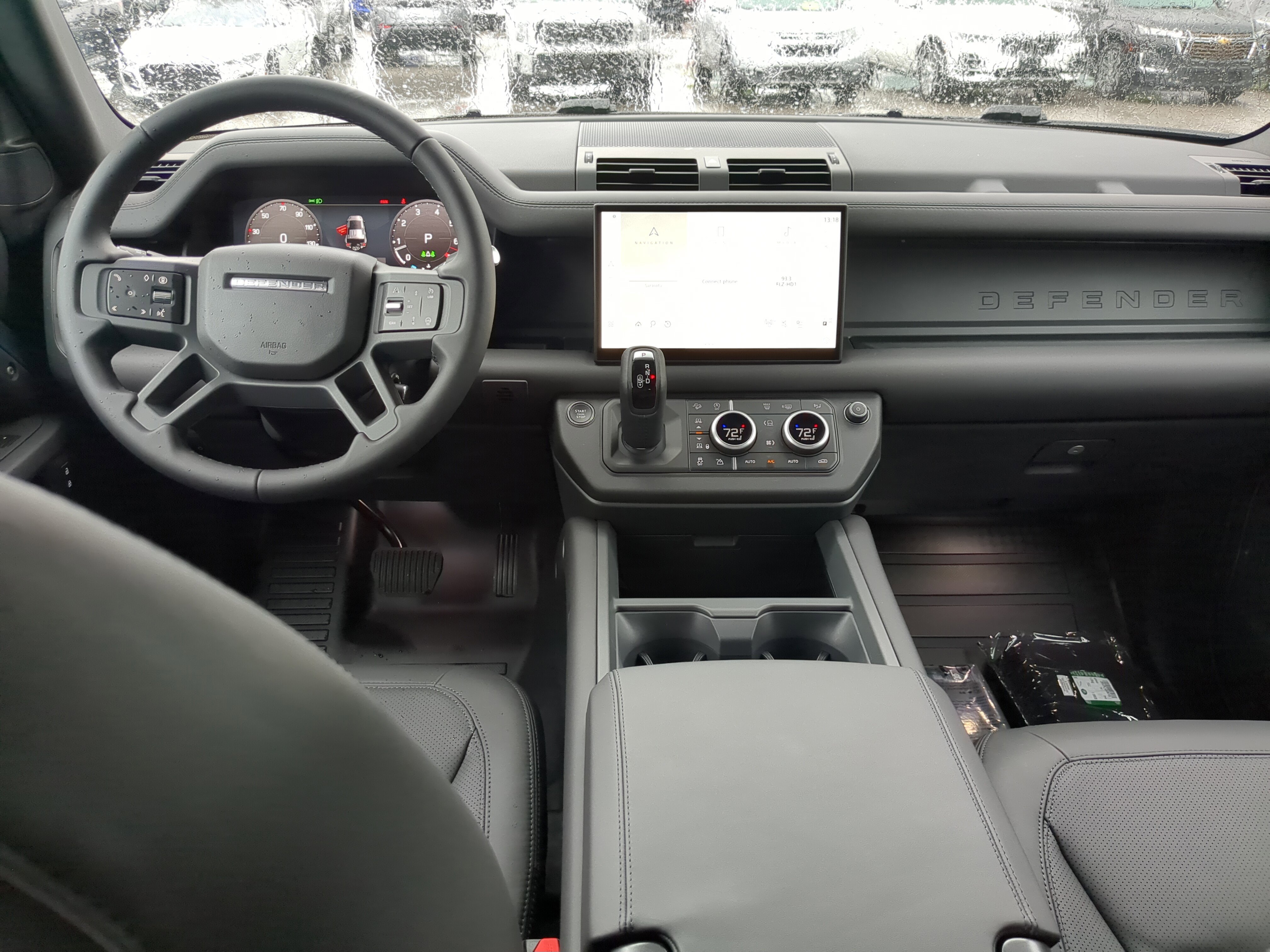 2025 Land Rover Defender 110 S photo 12