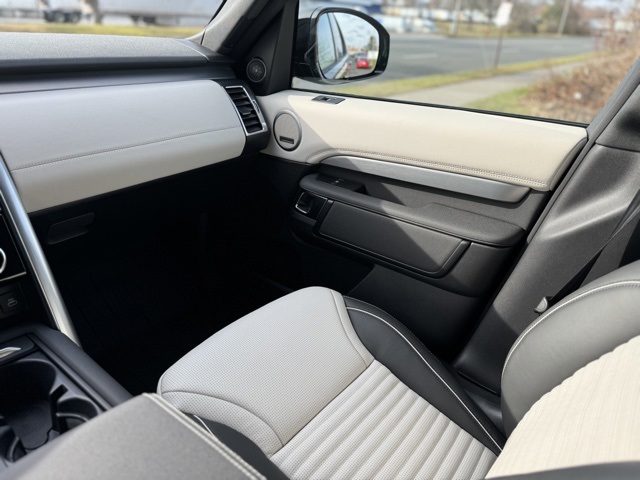 2024 Land Rover Discovery SE photo 10