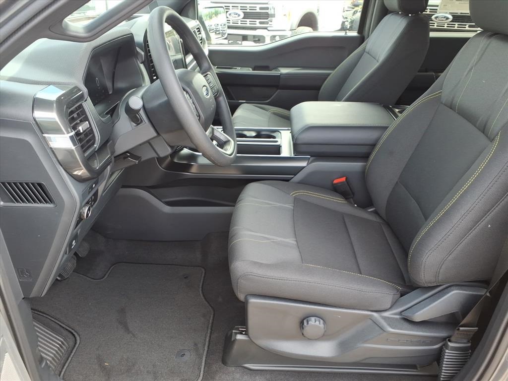 2025 Ford F-150 STX photo 4