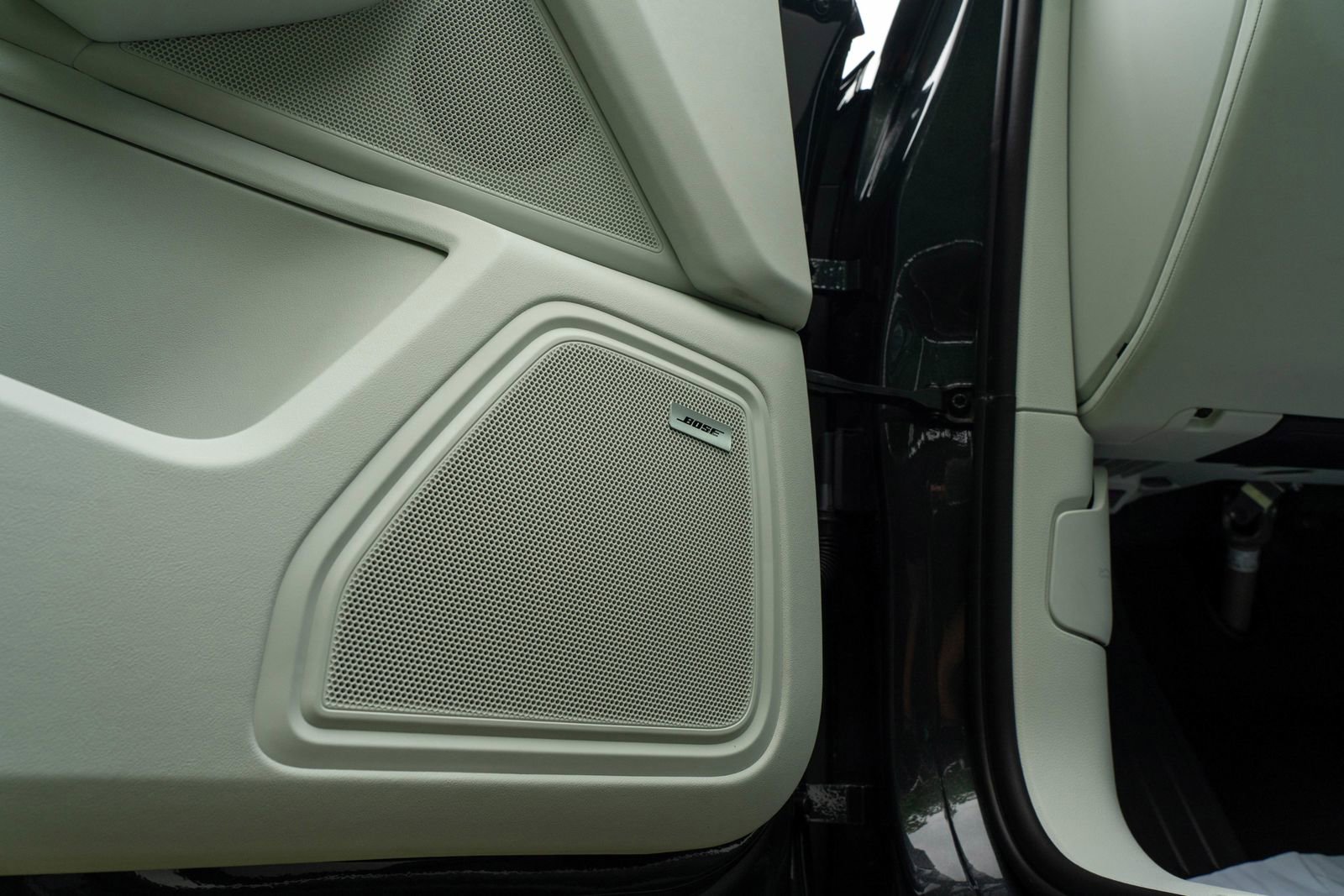 2025 Porsche Macan Base photo 20