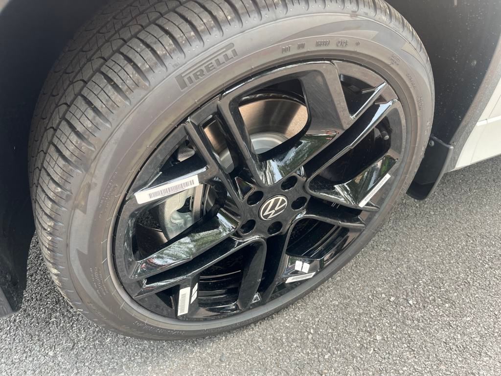 2025 Volkswagen Tiguan SE R-Line Black photo 2