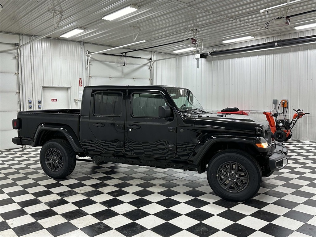 2024 Jeep Gladiator Sport S photo 4