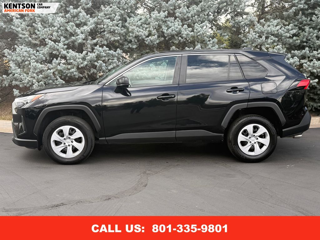 2024 Toyota RAV4 LE photo 4