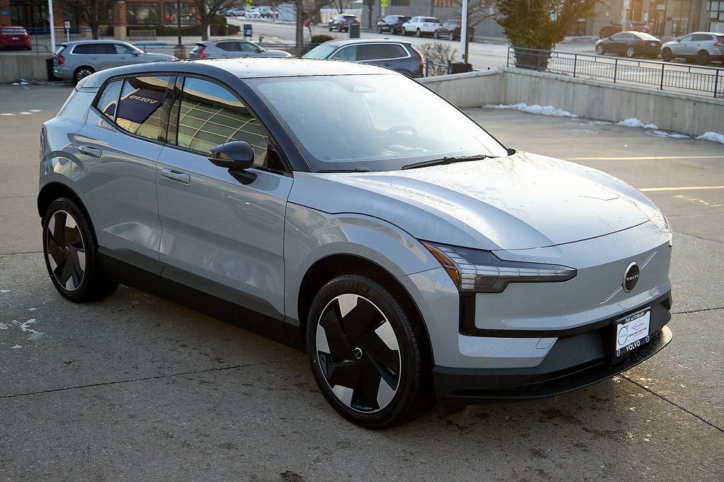 2026 VOLVO EX30 - Image 3